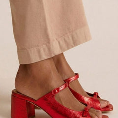 Brilliant red