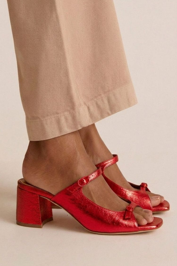 Brilliant red