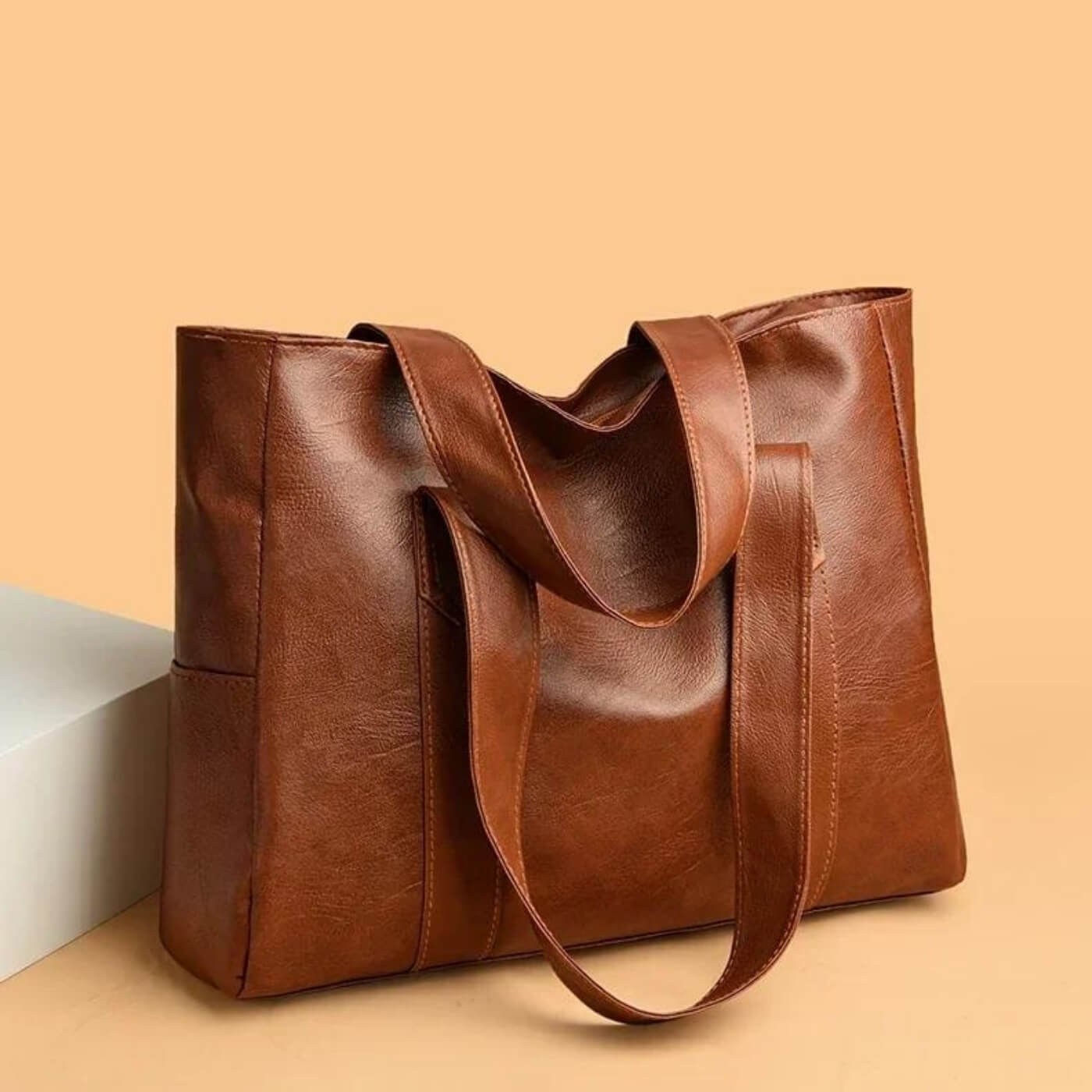 Livia's Minimal Carry | Tote Bag