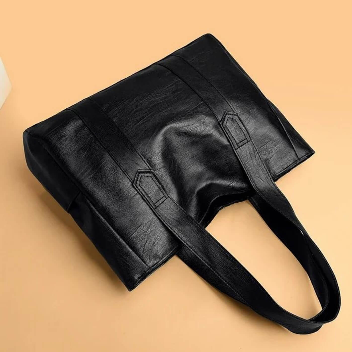 Livia's Minimal Carry | Tote Bag
